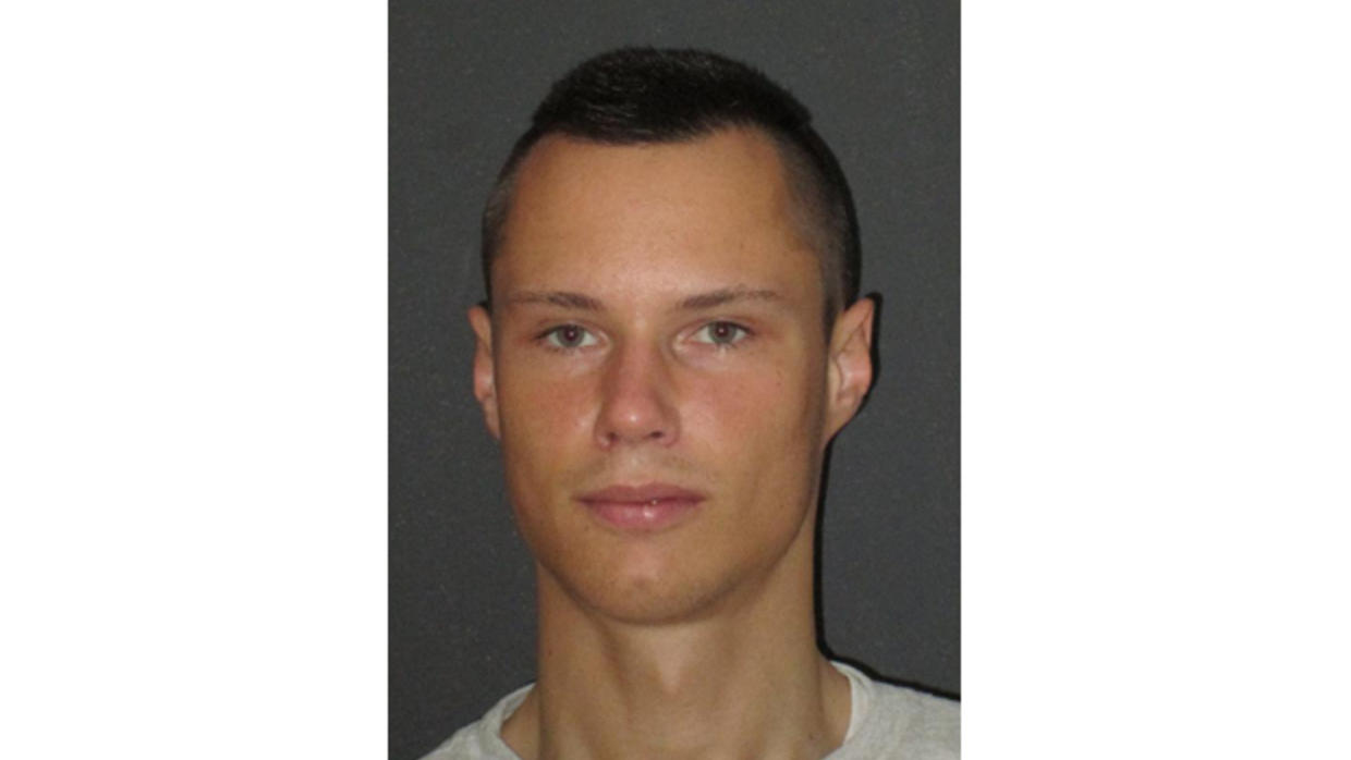 Colton Harris Moore, aka the "Barefoot Bandit", is baaack! CBS News