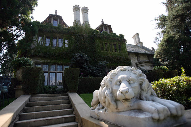 A Look Inside The Playboy Mansion Cbs News