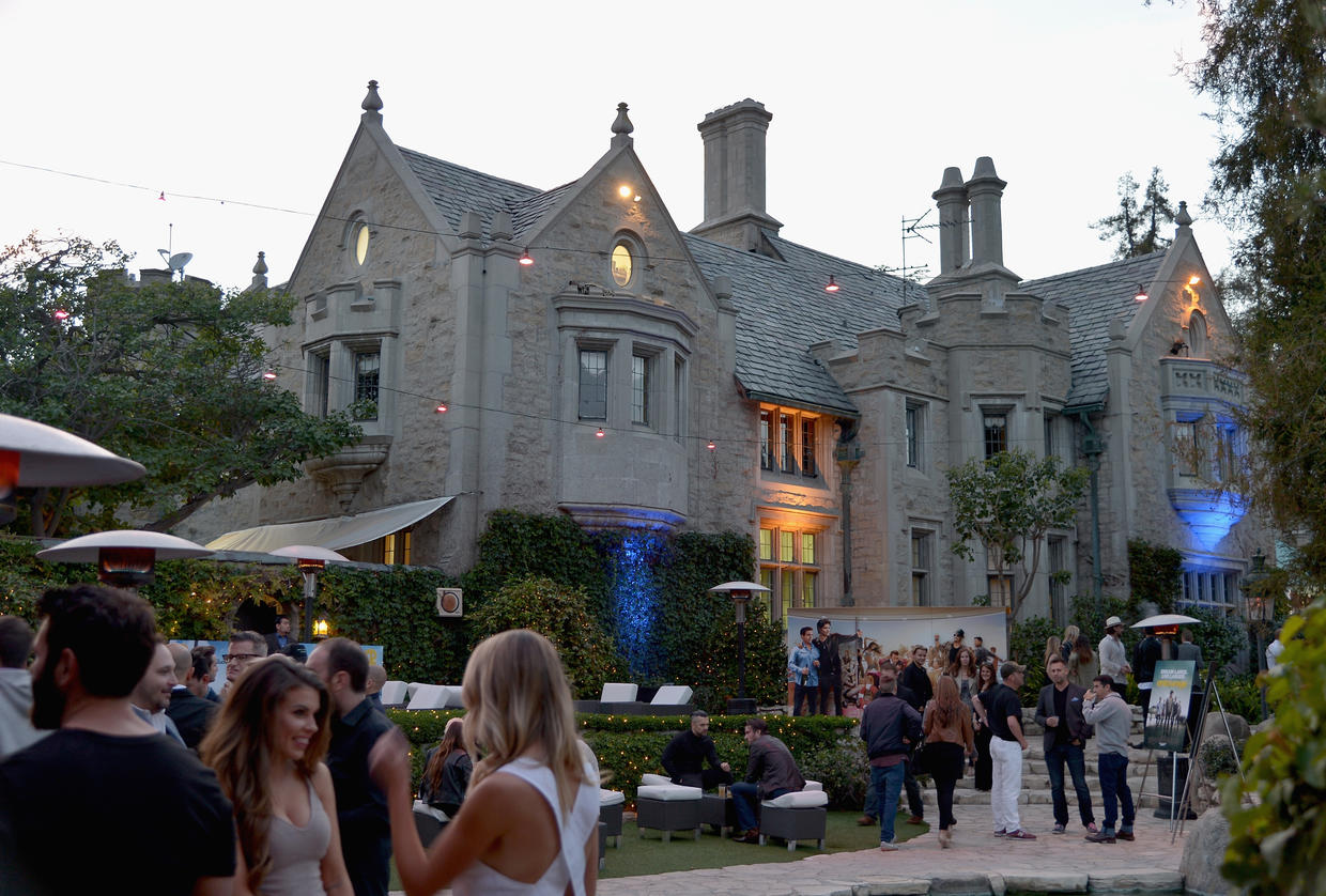 A Look Inside The Playboy Mansion Cbs News