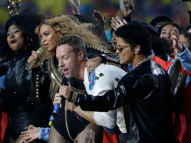 Coldplay - Super Bowl 50 halftime show - Pictures - CBS News
