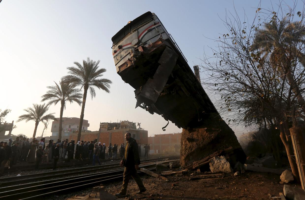 Egypt Train Derailment North Of Cairo Leaves Dozens Wounded - CBS News