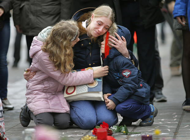 Je Suis Bruxelles Brussels Attacks Tributes And Solidarity Pictures Cbs News 