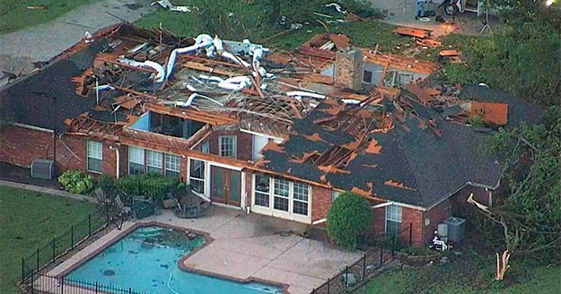 Severe storms hit large swath of central U.S.  CBS News