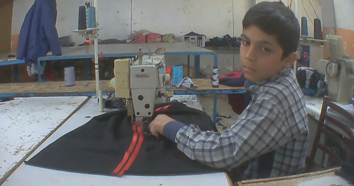 Syrian refugee children forced into factory work in Turkey - CBS News