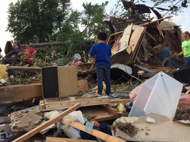 At Least 10 Hurt As Severe Storms Hit Ohio River Valley Cbs News - tornado script roblox