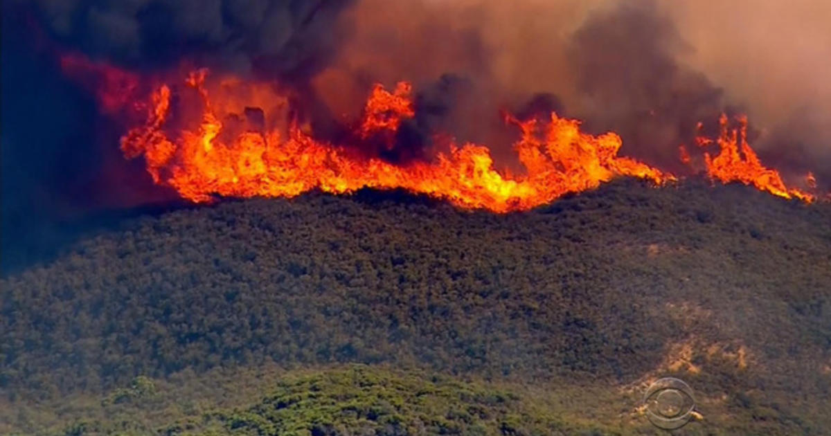 santa barbara fire        
        <figure class=