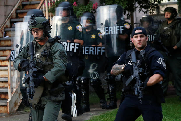 Baton Rouge - Protests Against Police Violence - Pictures - CBS News