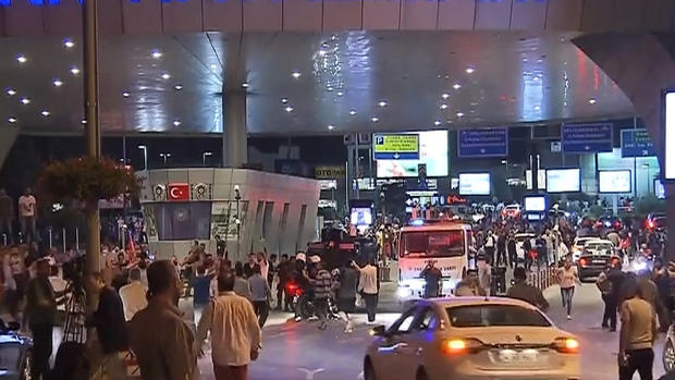 turkey-crowd-airport.jpg 
