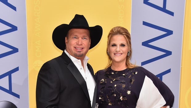 Garth Brooks And Trisha Yearwood Send Wedding Gifts To Fans Cbs News