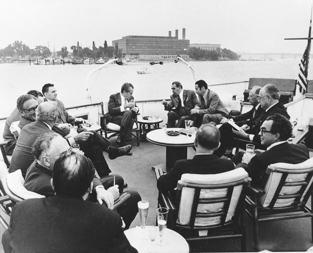 3-nixon-ap-393516629999.jpg