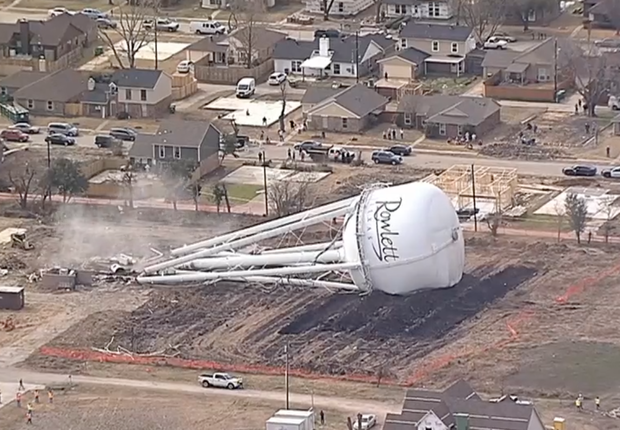 Rowlett water tower comes down 