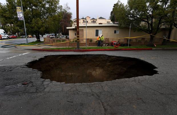 Southern California Sinkhole Giant Sinkholes Pictures
