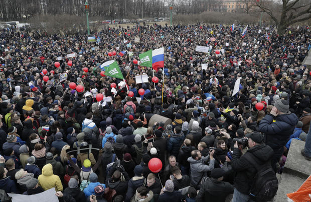 Opposition leader arrested as massive protest wave sweeps Russia - CBS News