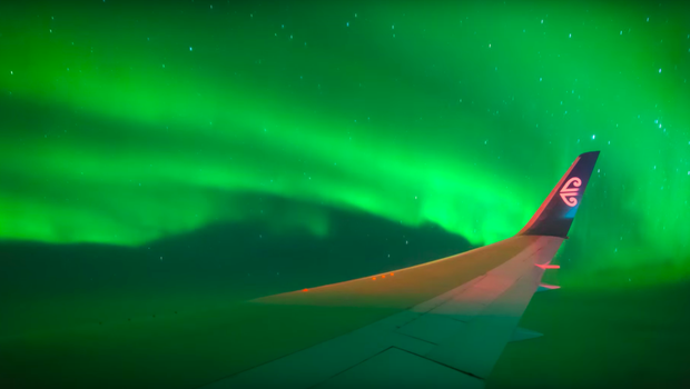 Flying Through The Aurora Airline Carries Pengers Into Southern Flying Through The Aurora Airline Carries Pengers Into Southern Lights Cbs News