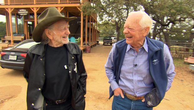 willie-nelson-and-bob-schieffer-walk-620.jpg 