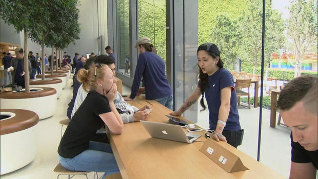 ctm-0425-apple-genius-grove.jpg