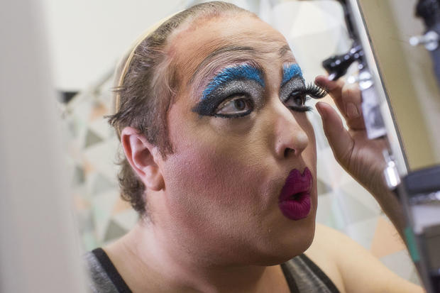 Largely Positive Response Drag Queen Story Hour At Nyc Library Pictures Cbs News