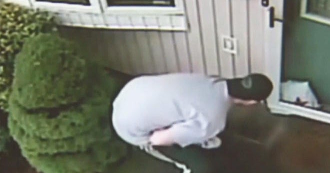 Fighting back against "porch pirates" during the holiday season CBS News