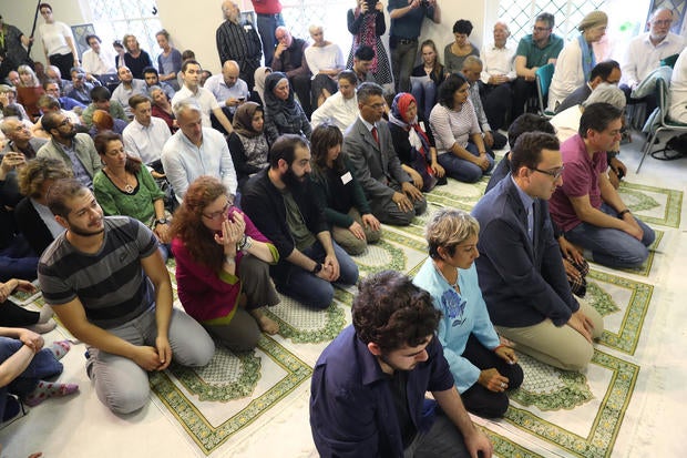 berlin-liberal-mosque-696542802.jpg