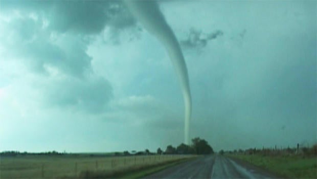 storm-chaser-tornado-val-and-amy-castor-b-620.jpg