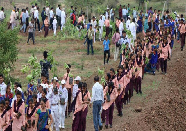 Volunteers help plant trees in India's Madhya Pradesh state on July 2, 2017.