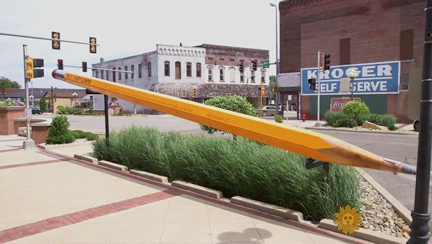 casey-illinois-giant-pencil-620.jpg