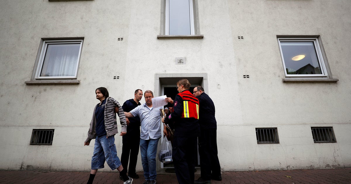 60 000 Evacuating Frankfurt Before Disposal Of Wwii Era Bomb Cbs News