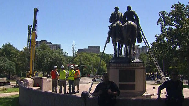 Removing Confederate Monuments - Robert E. Lee 