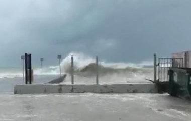 Hurricane Irma expected to hit Florida Keys by daybreak Sunday 