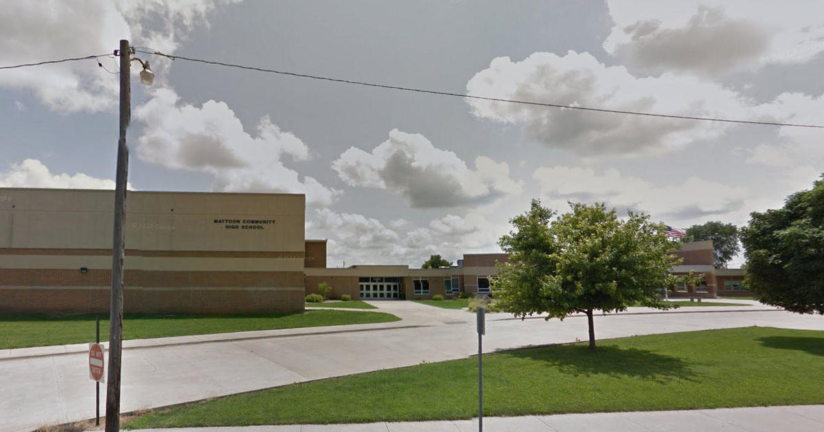 Cops: Student shot in cafeteria at Illinois' Mattoon High School ...