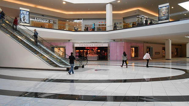 Man strips naked in mall massage chair, punches guard 