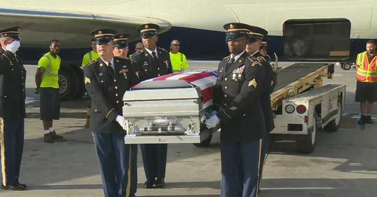 Trump Told Slain Soldier S Widow That He Knew What He Was Getting Into Congresswoman Says Cbs News