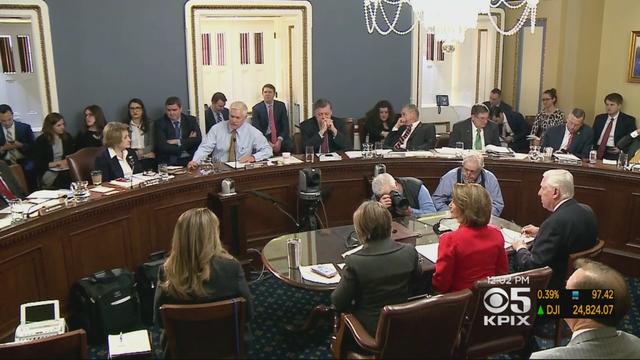 lawmakers-discuss-spending-bill.jpg 