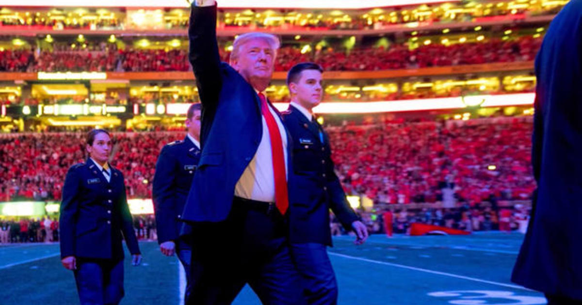 Trump Takes The Field At Ncaa Football Championship Cbs News 2624