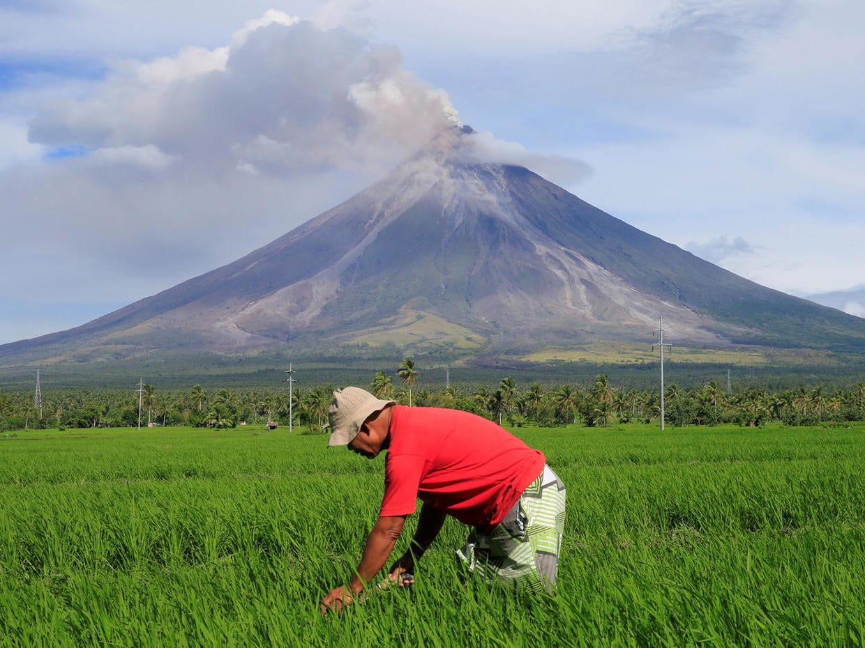 Eruption Volcanic eruption in the Philippines Pictures CBS News