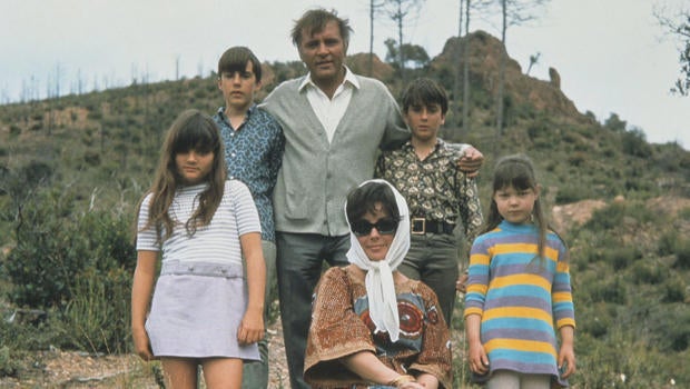elizabeth-taylor-family-photo-with-richard-burton-620.jpg