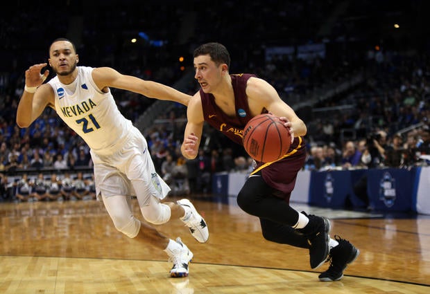 Loyola Ramblers board buses bound for Final Four in San Antonio
