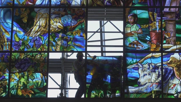 stained-glass-installing-window-panels-620.jpg