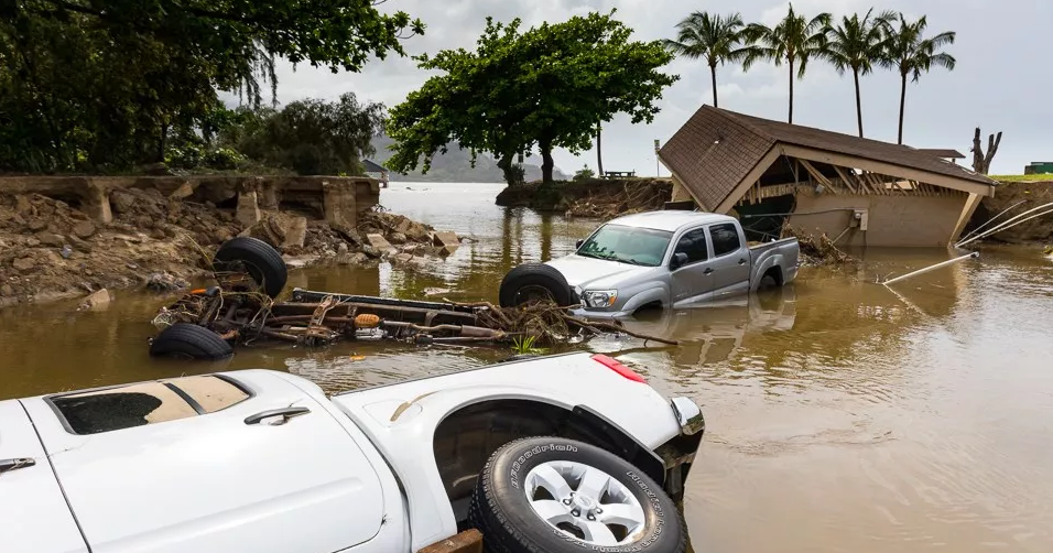 Trapped residents, visitors in Hawaii victims of extortion, police say