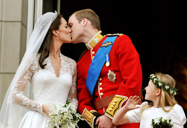 Boda Real - Procesión de carruajes hacia el Palacio de Buckingham y salidas 