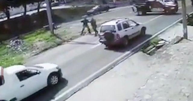 Todo En Uno: Ladrones arrollan a policías luego de asaltar gasolinera