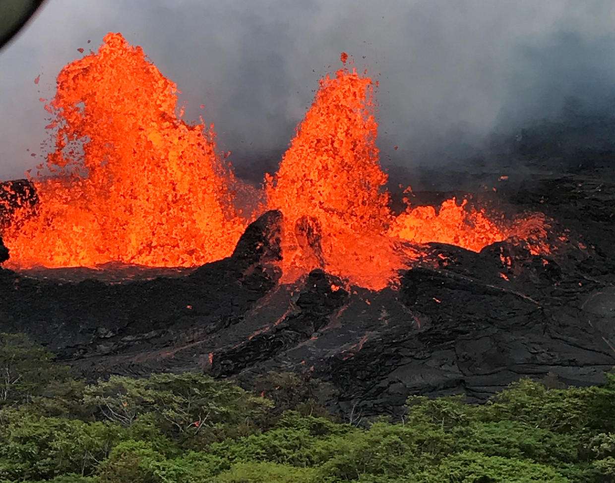 Volcanic eruption in Hawaii CBS News