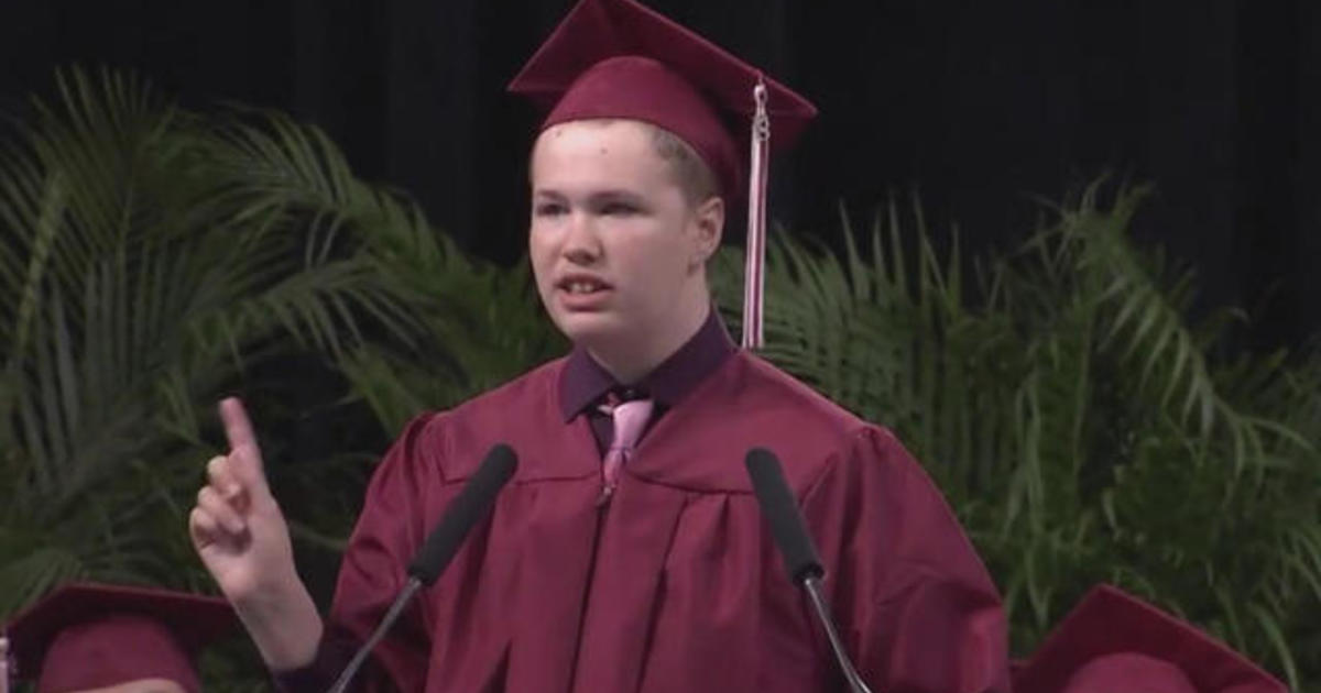 Autistic Teen Gives Powerful Graduation Speech Cbs News - 