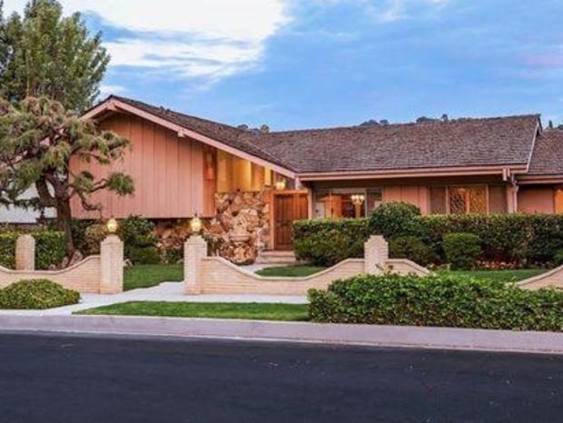 Brady Bunch House For Sale For Nearly 1 9 Million For The First Time