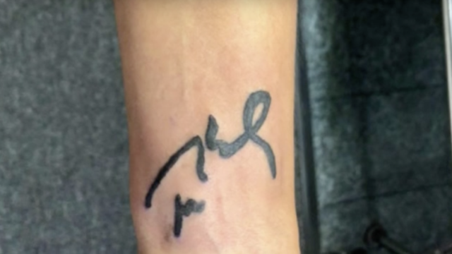 teen gets tom brady to sign her arm tattoos his signature the next day cbs news teen gets tom brady to sign her arm