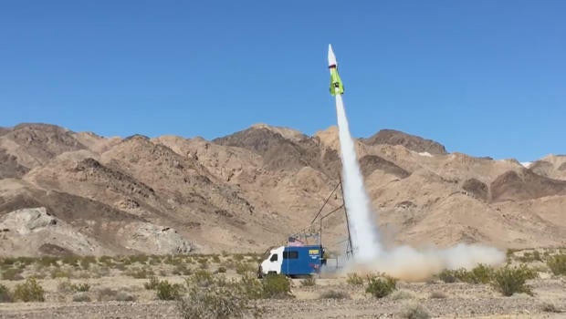 flat-earth-mad-mike-hughes-steam-powered-rocket-620.jpg