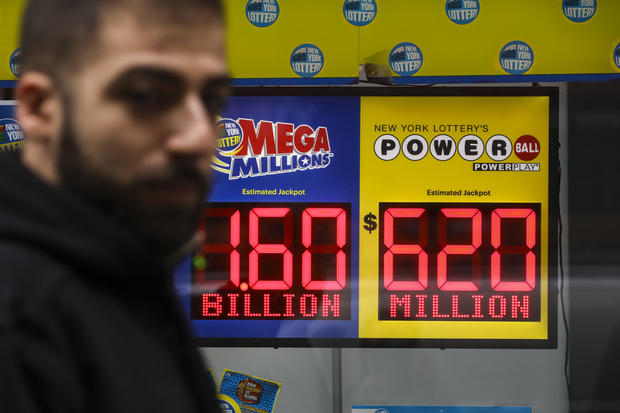   The Mega Millions jackpot becomes the highest prize in history United States, with 1 , $ 6 billion 