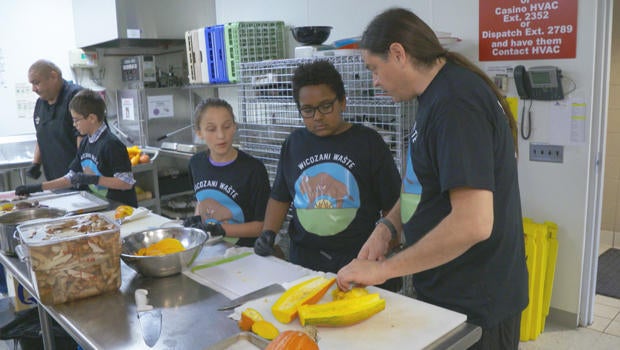sioux-chef-sean-sherman-preparing-foods-with-children-620.jpg