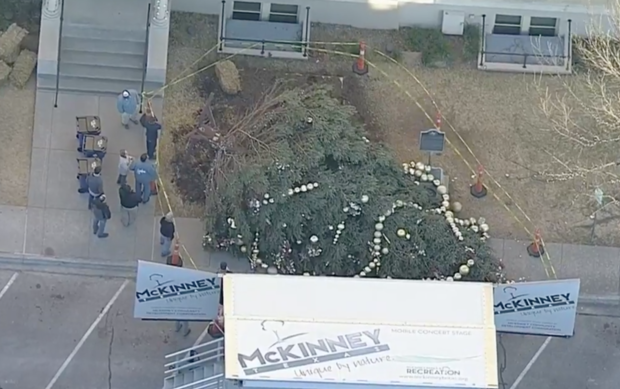 McKinney Christmas tree falls over 