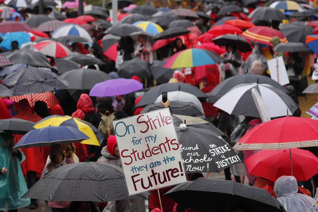 LAUSD strike More than 30,000 teachers on strike in Los Angeles CBS News